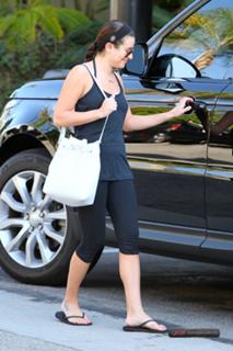 Lea Michele feet photo thumbnail
