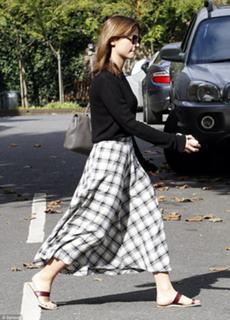 Jenna Coleman feet photo thumbnail