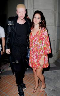 Lana Del Rey feet photo thumbnail