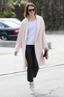 Mandy Moore feet photo thumbnail