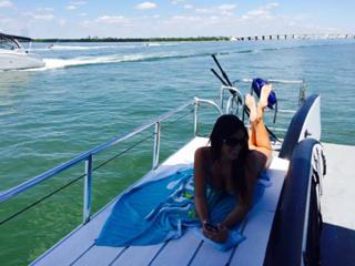 Claudia Romani feet photo thumbnail