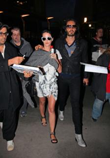 Katy Perry feet photo thumbnail
