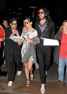 Katy Perry feet photo thumbnail