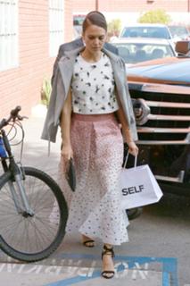 Jessica Alba feet photo thumbnail