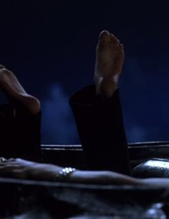 Anne Hathaway feet photo thumbnail