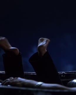 Anne Hathaway feet photo thumbnail