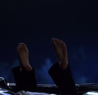 Anne Hathaway feet photo thumbnail