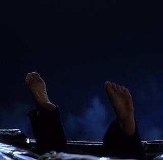 Anne Hathaway feet photo thumbnail