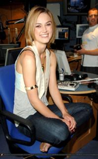 Keira Knightley feet photo thumbnail
