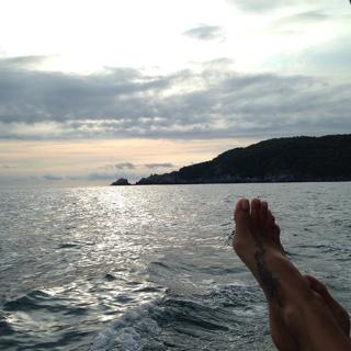 Brooke Burke feet photo thumbnail