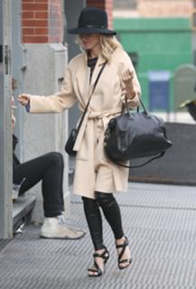 Naomi Watts feet photo thumbnail