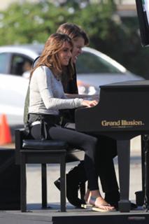 Lea Michele feet photo thumbnail