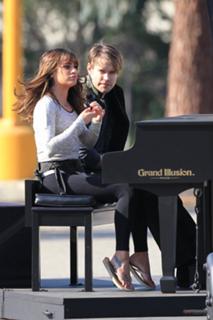 Lea Michele feet photo thumbnail