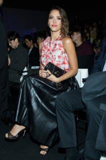 Jessica Alba feet photo thumbnail