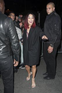 Vanessa Hudgens feet photo thumbnail