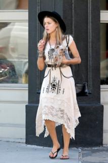 Amber Heard feet photo thumbnail
