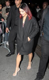 Vanessa Hudgens feet photo thumbnail
