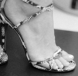 Blanca Suárez feet photo thumbnail