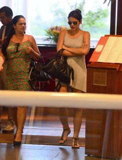 Bruna Marquezine feet photo thumbnail