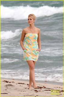 Erin Heatherton feet photo thumbnail