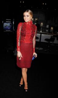 Carmen Electra feet photo thumbnail
