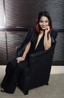 Vanessa Hudgens feet photo thumbnail