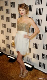 Taylor Swift feet photo thumbnail