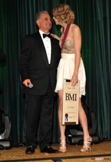 Taylor Swift feet photo thumbnail