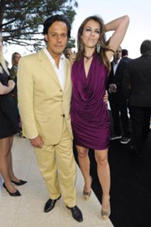 Elizabeth Hurley feet photo thumbnail