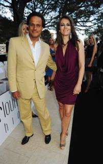 Elizabeth Hurley feet photo thumbnail