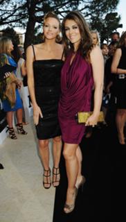Elizabeth Hurley feet photo thumbnail