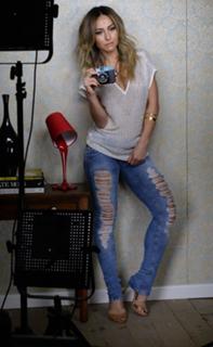 Sabrina Sato feet photo thumbnail