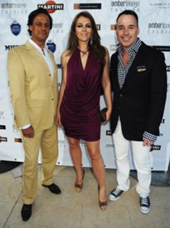 Elizabeth Hurley feet photo thumbnail