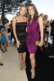 Elizabeth Hurley feet photo thumbnail