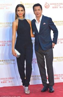 Jessica Alba feet photo thumbnail