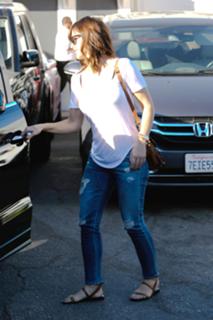 Minka Kelly feet photo thumbnail