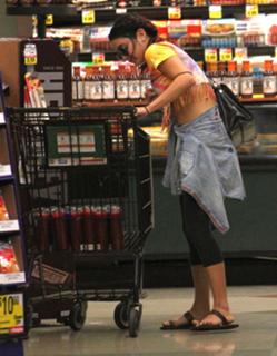 Vanessa Hudgens feet photo thumbnail