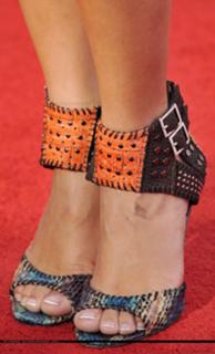 Vanessa Hudgens feet photo thumbnail
