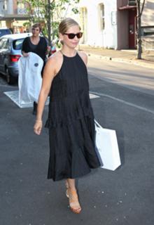 Sarah Michelle Gellar feet photo thumbnail