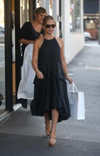 Sarah Michelle Gellar feet photo thumbnail
