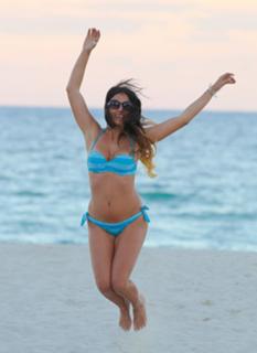 Claudia Romani feet photo thumbnail