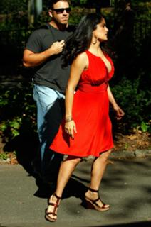Salma Hayek feet photo thumbnail
