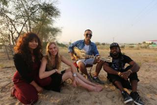 Joss Stone feet photo thumbnail