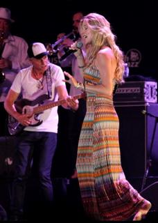 Joss Stone feet photo thumbnail