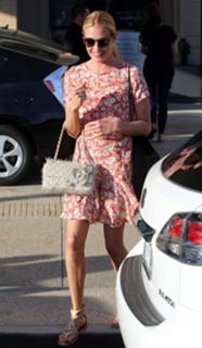 Cat Deeley feet photo thumbnail