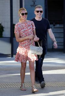 Cat Deeley feet photo thumbnail