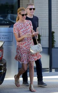 Cat Deeley feet photo thumbnail