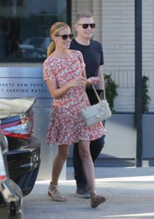 Cat Deeley feet photo thumbnail