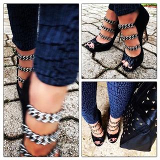 Lili Estefan feet photo thumbnail