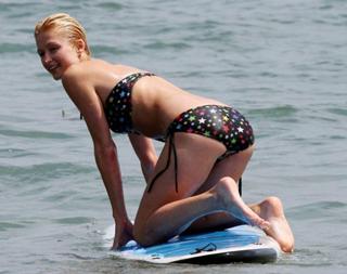 Paris Hilton feet photo thumbnail